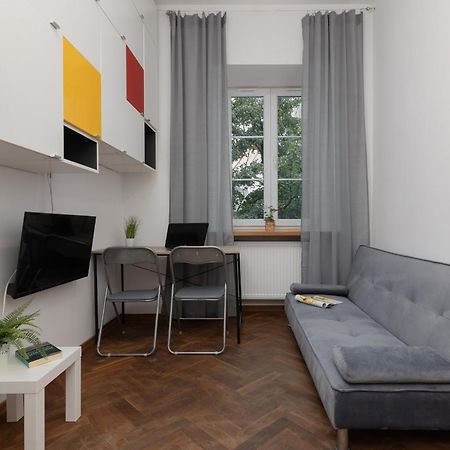 Cozy Studio For 3 Guests Near Centrum Praskie Koneser By Noclegi Renters وارسو المظهر الخارجي الصورة